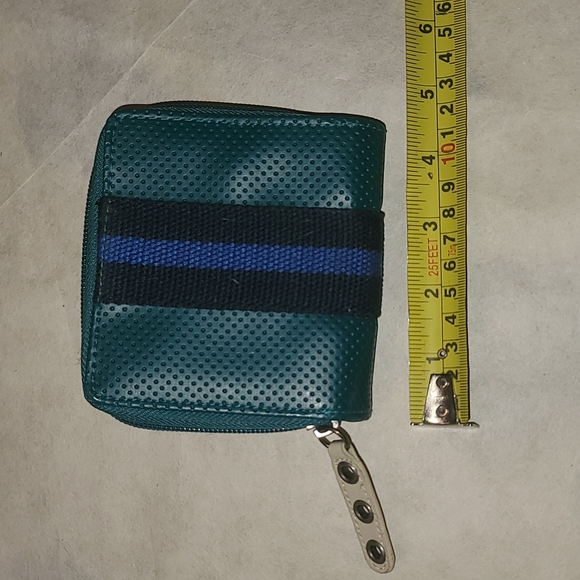 Vans NWOT small wallet billfold change purse with space for credit cards - Picture 2 of 5